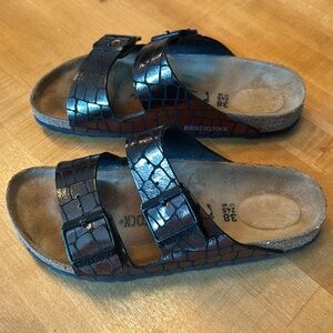 Lightly Used Women’s Birkenstock Sandal - charcoal/silver iridescent pattern